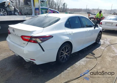 2021 Toyota Camry Se z USA, uszkodzony, nr VIN 4T1G11AK8MU580500